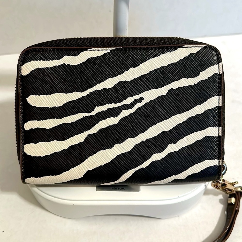 Stella & Dot The Chelsea Zip Zebra Printed Faux Leather Wallet/ WRISTLET - Picture 6 of 13
